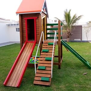 Playground casinha com escorregador
